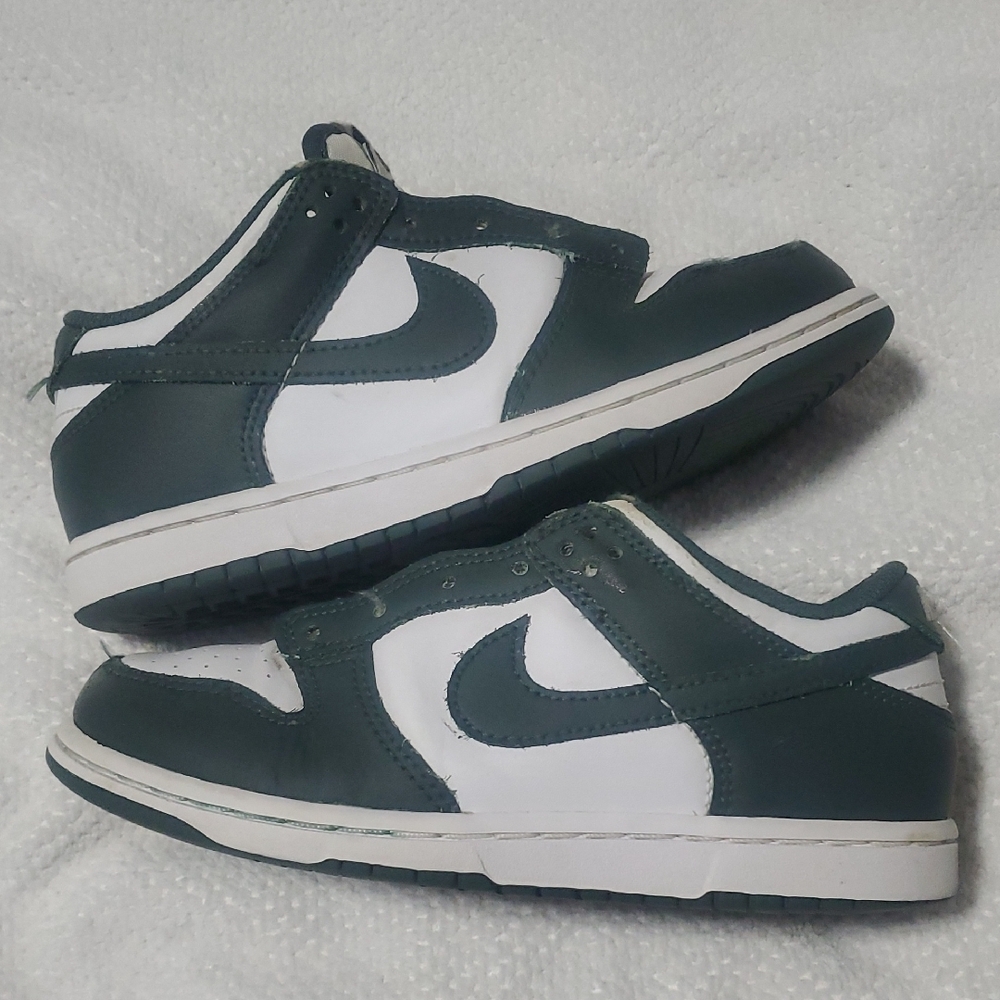 Nike Kids Dark Green and White Low-Top Sneakers (No Laces)